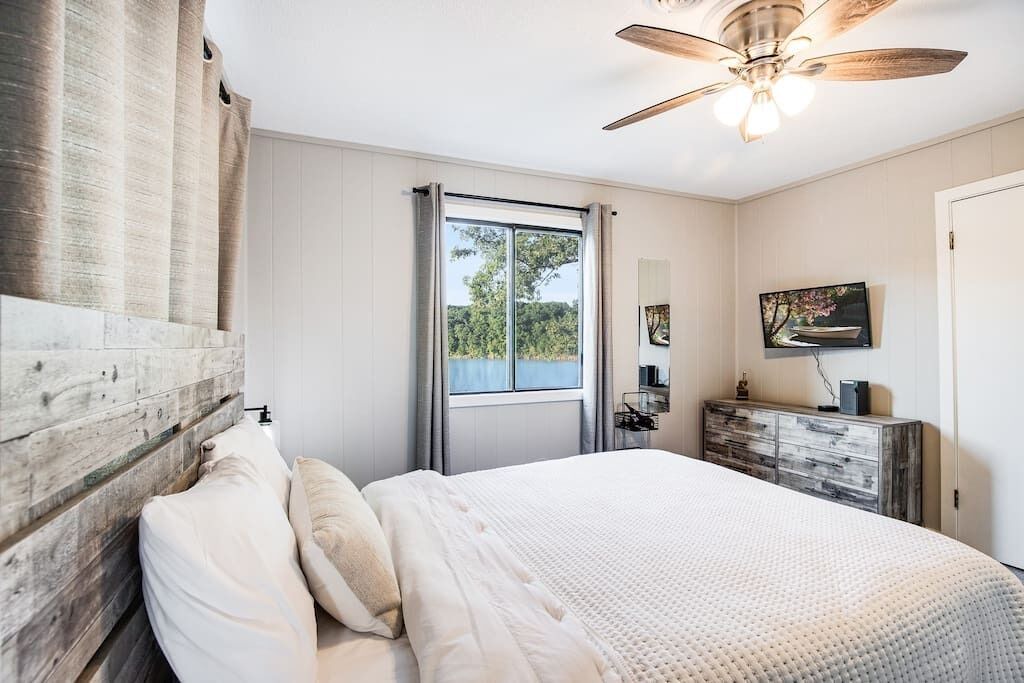 Photo of Bedroom in Gravois Mills