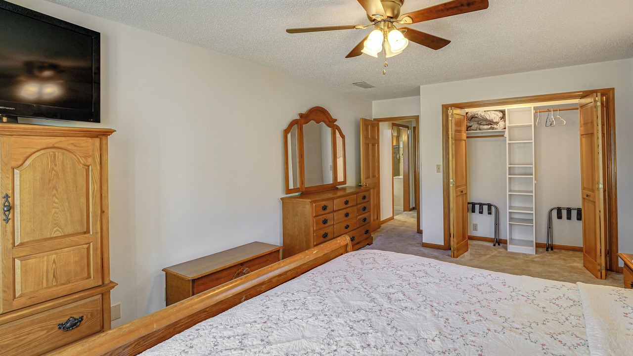 Photo of Bedroom in Grove