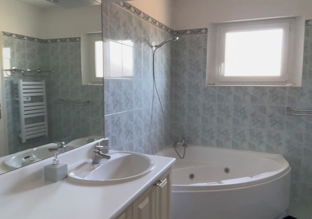 Photo of Bathroom in Molleges