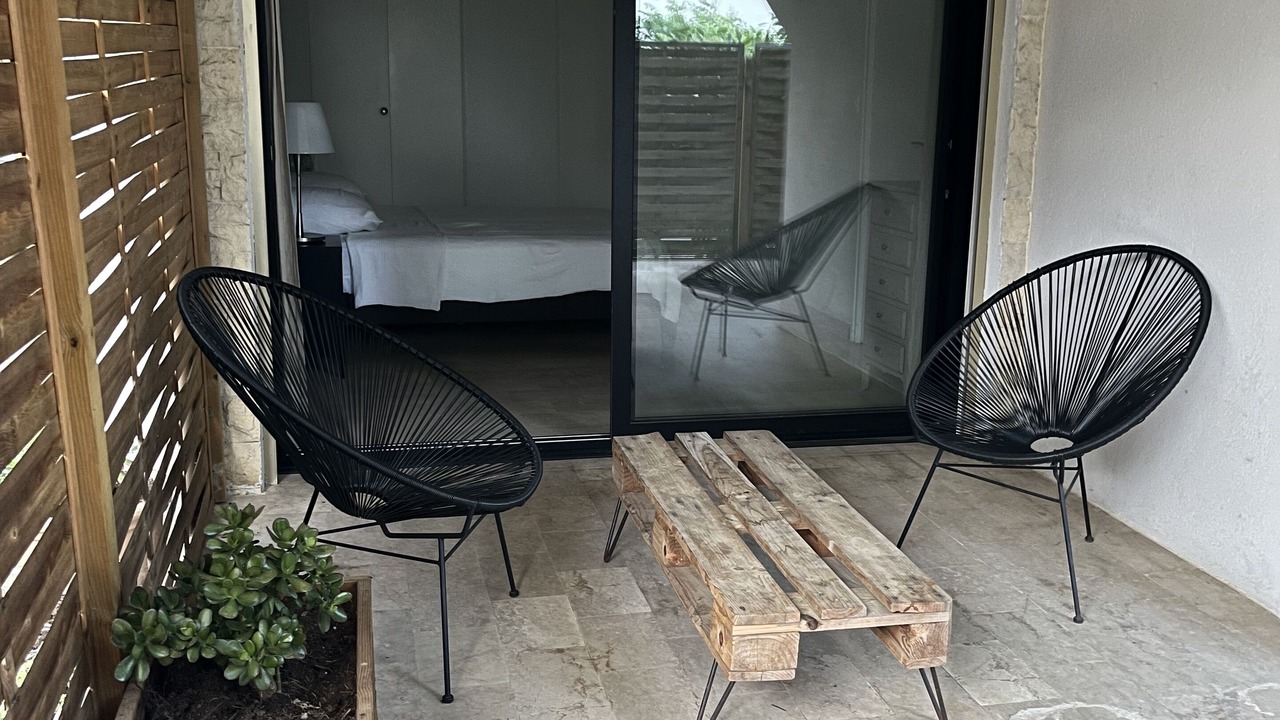 Photo of Patio Balcony in Hopitaux-Facultes