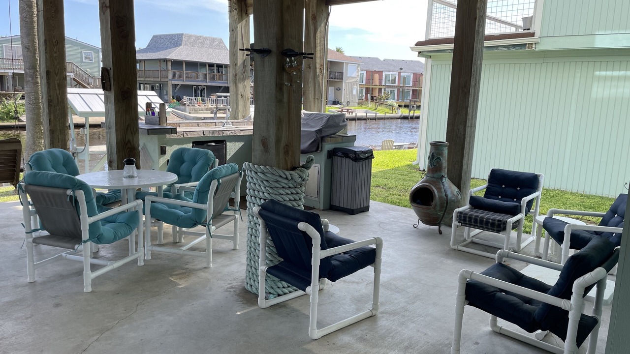 Photo of Outdoor in City-by-the Sea