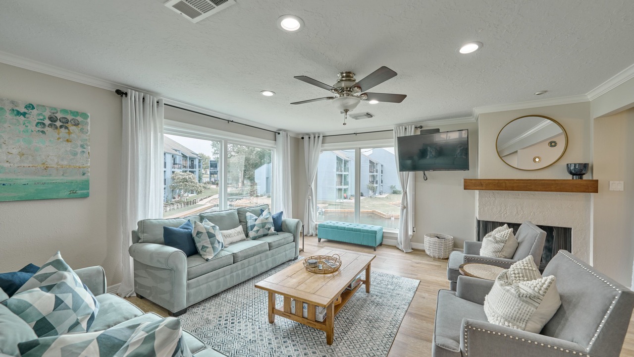 Photo of Livingroom in Walden on Lake Conroe
