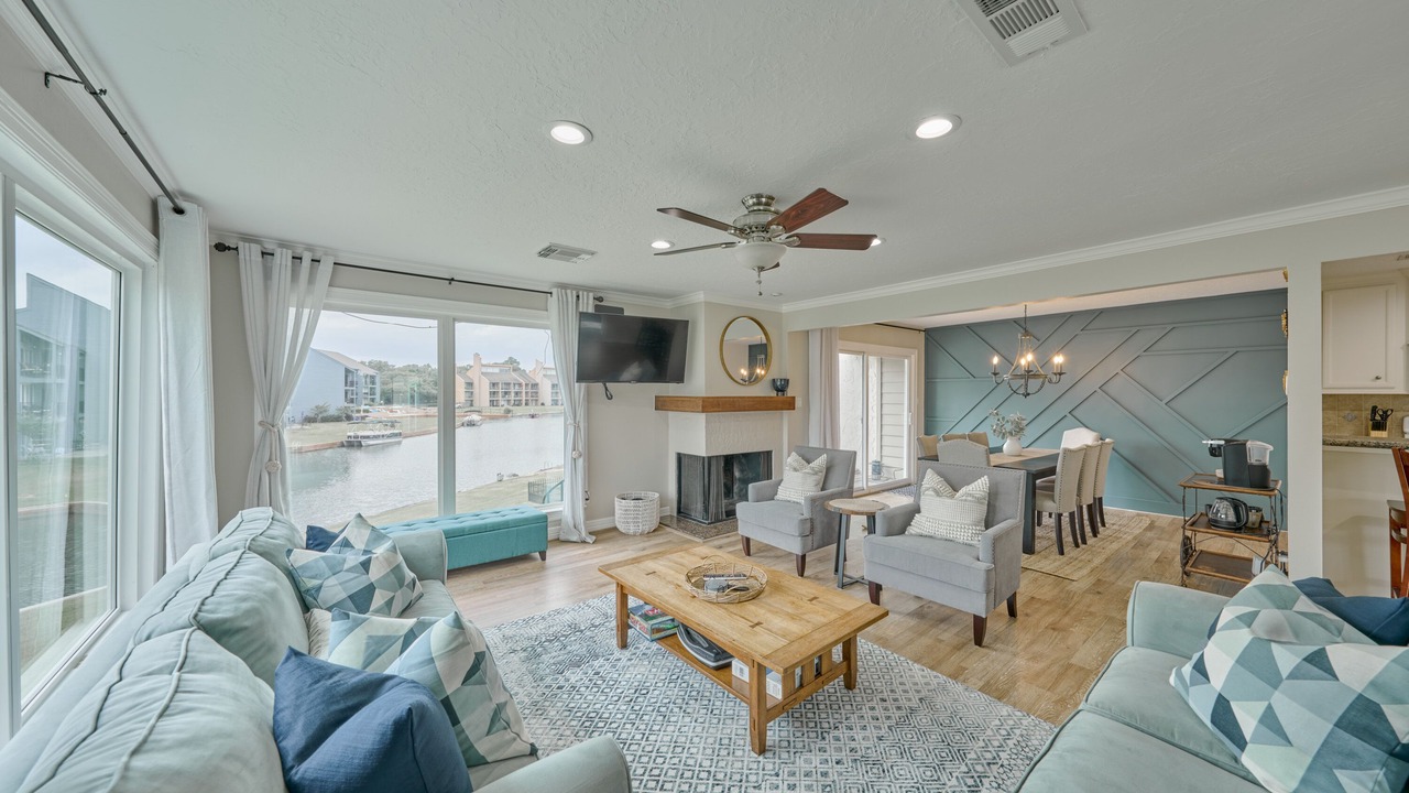 Photo of Livingroom in Walden on Lake Conroe