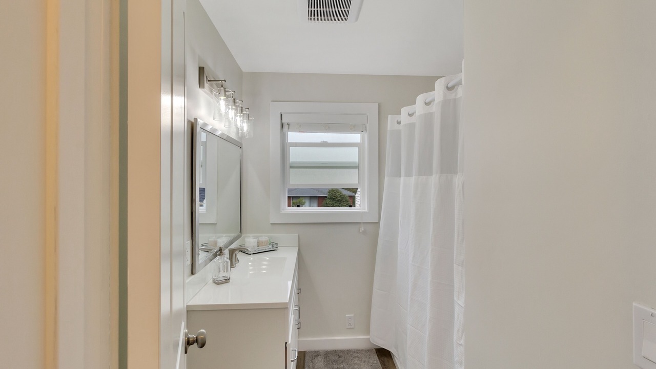 Photo of Bathroom in Haller Lake