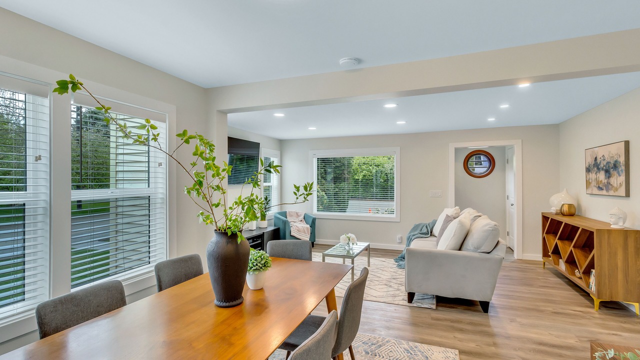 Photo of Livingroom in Haller Lake
