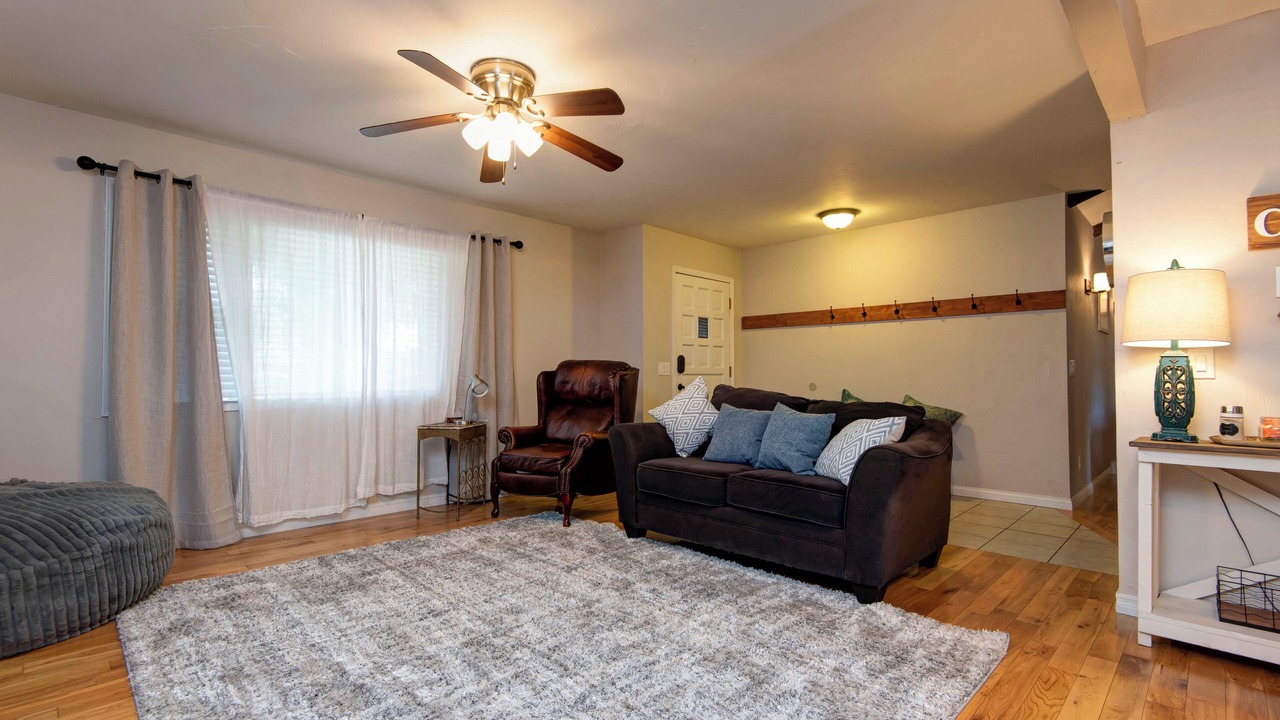 Photo of Livingroom in Republic