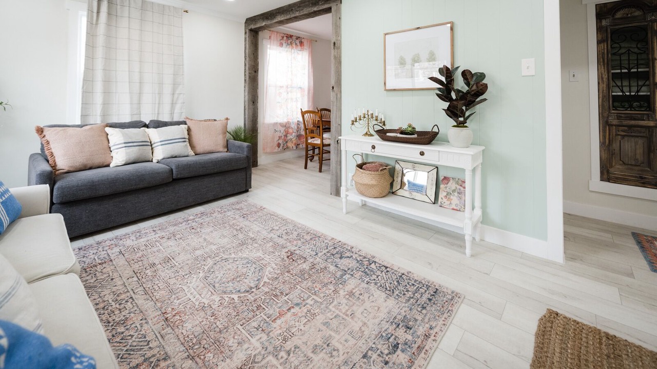 Photo of Livingroom in Central City