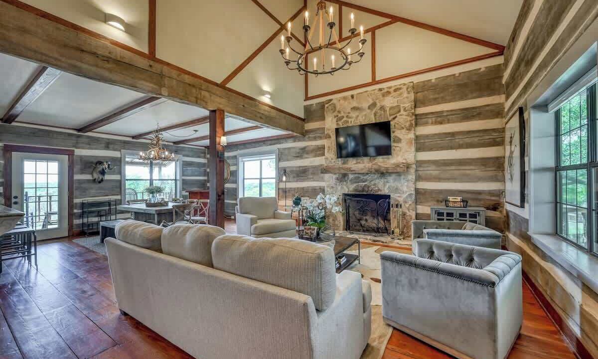 Photo of Livingroom in Fredericksburg