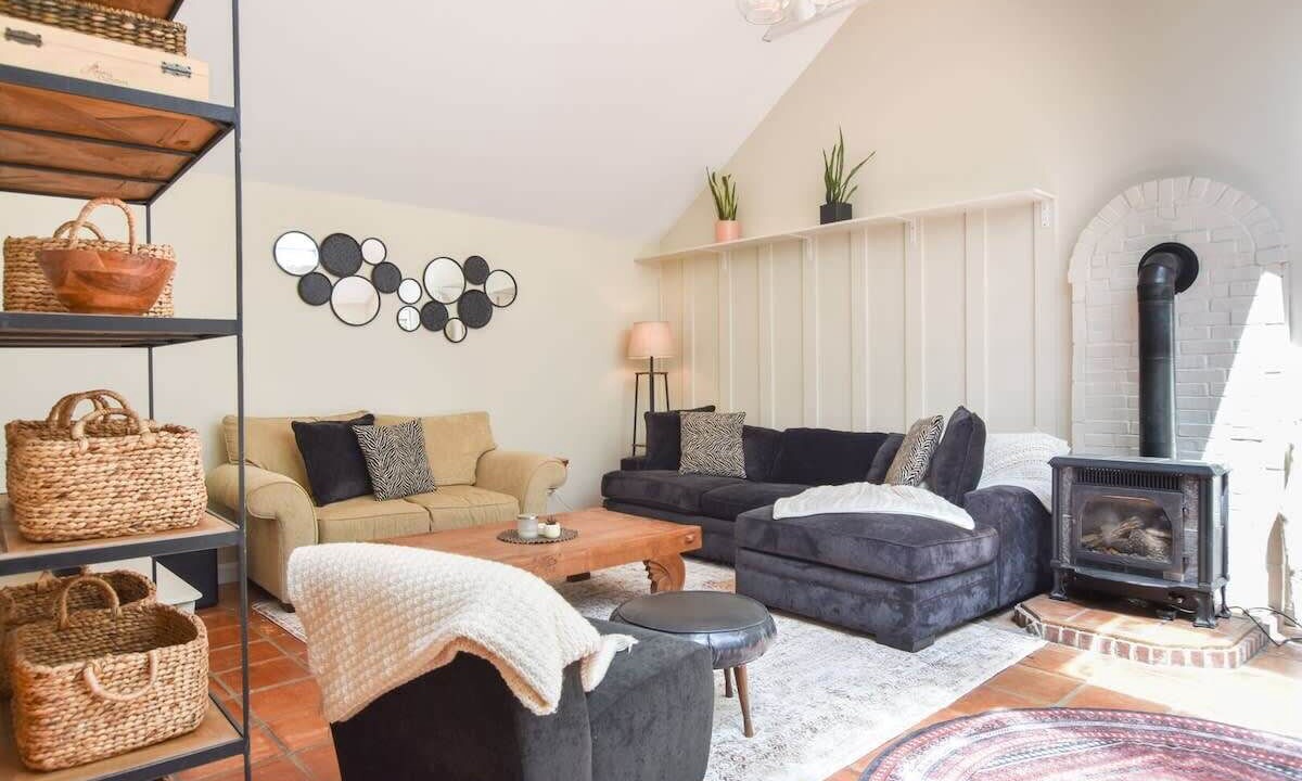 Photo of Livingroom in Marstons Mills