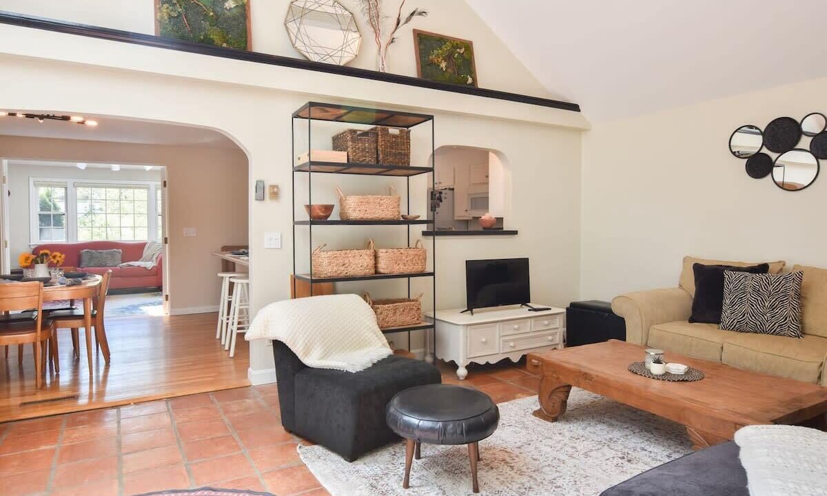 Photo of Livingroom in Marstons Mills