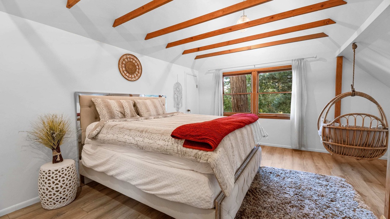 Photo of Bedroom in Pine Cove