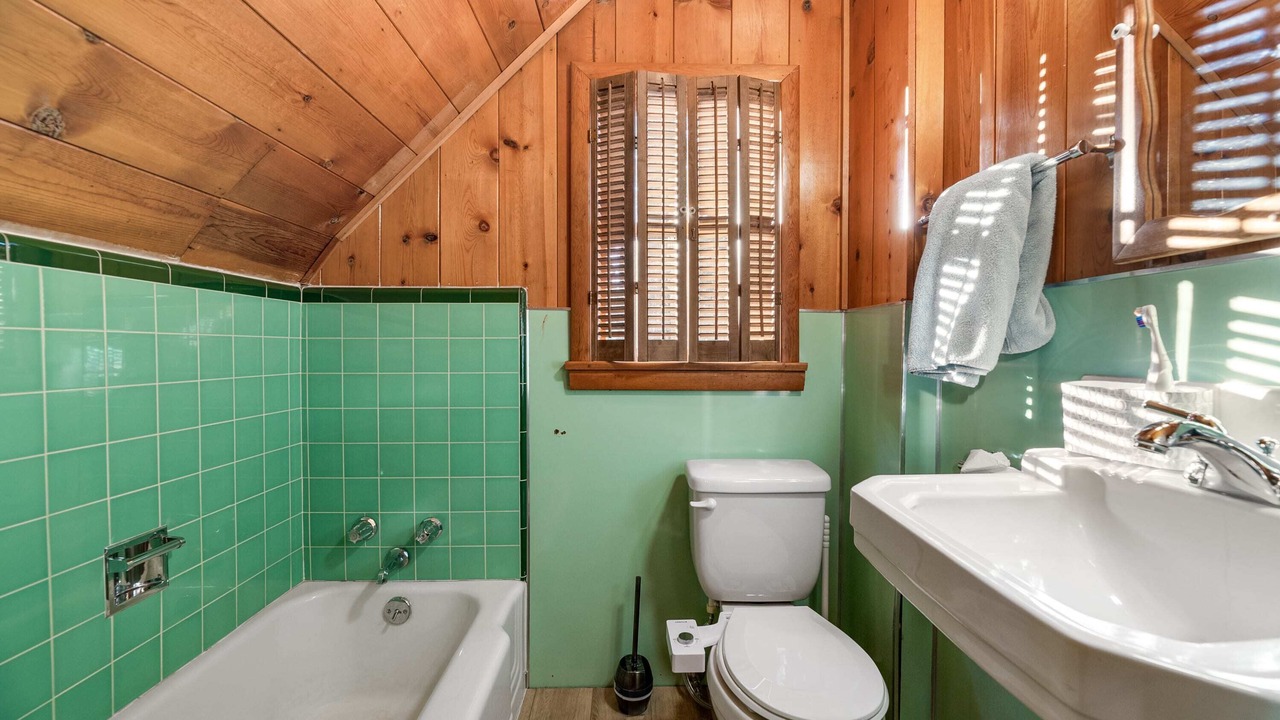 Photo of Bathroom in Pine Cove