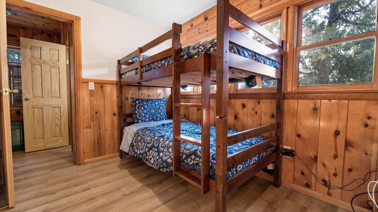 Photo of Bedroom in Pine Cove