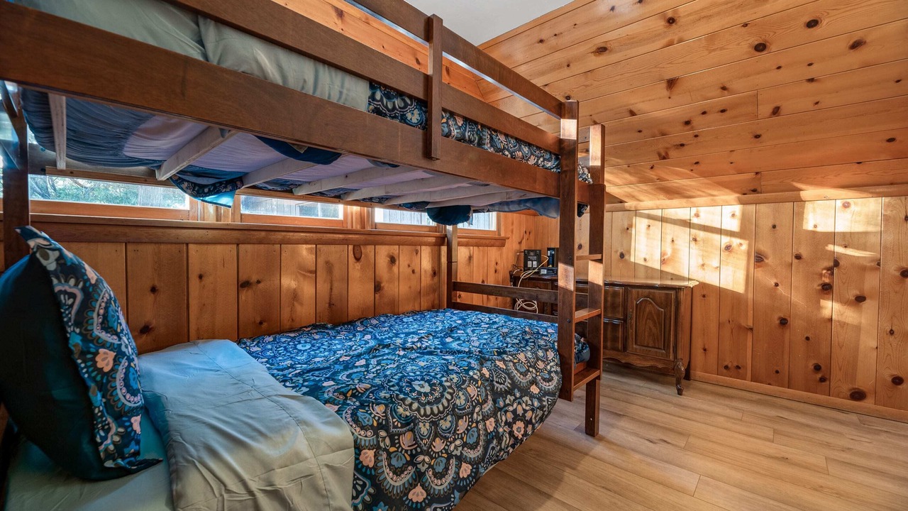 Photo of Bedroom in Pine Cove