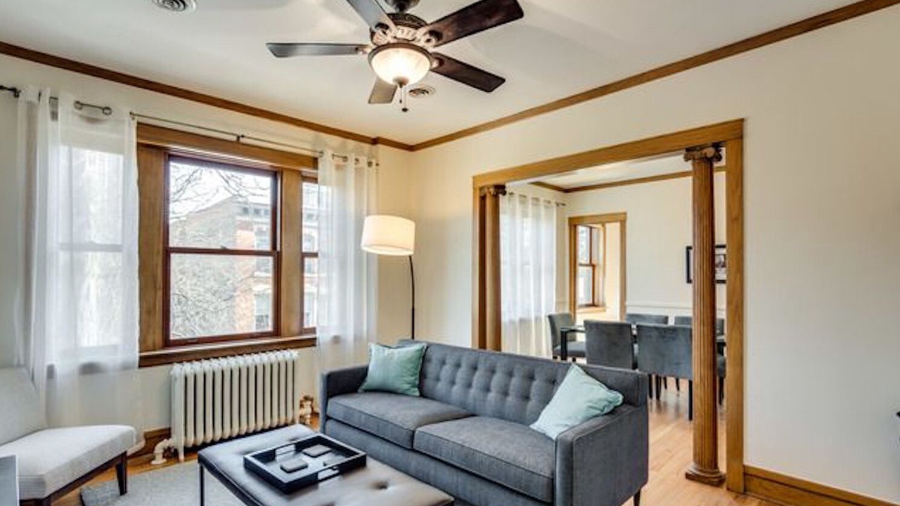 Photo of Livingroom in Old Town Triangle