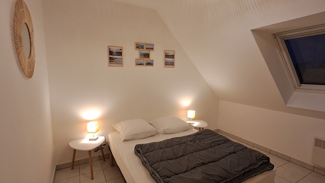 Photo of Bedroom in Saint-Coulomb