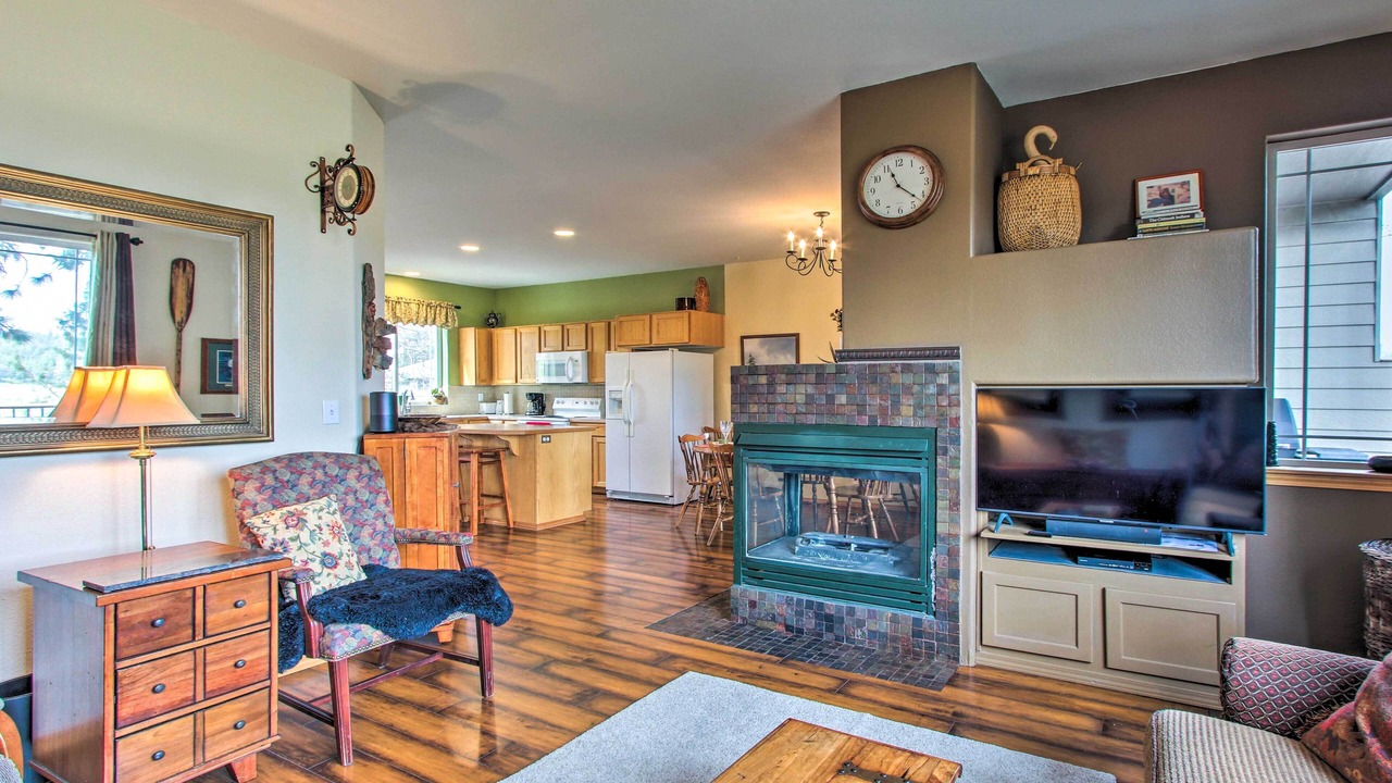 Photo of Livingroom in Klamath Falls