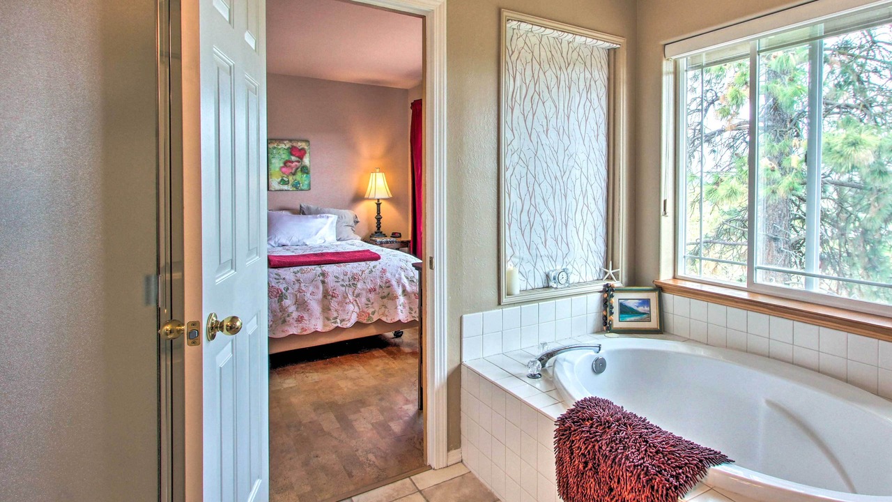 Photo of Bathroom in Klamath Falls