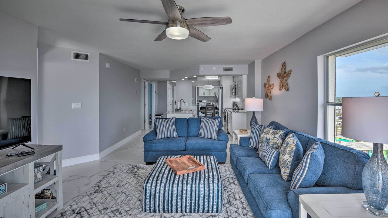 Photo of Livingroom in Seawinds Condo