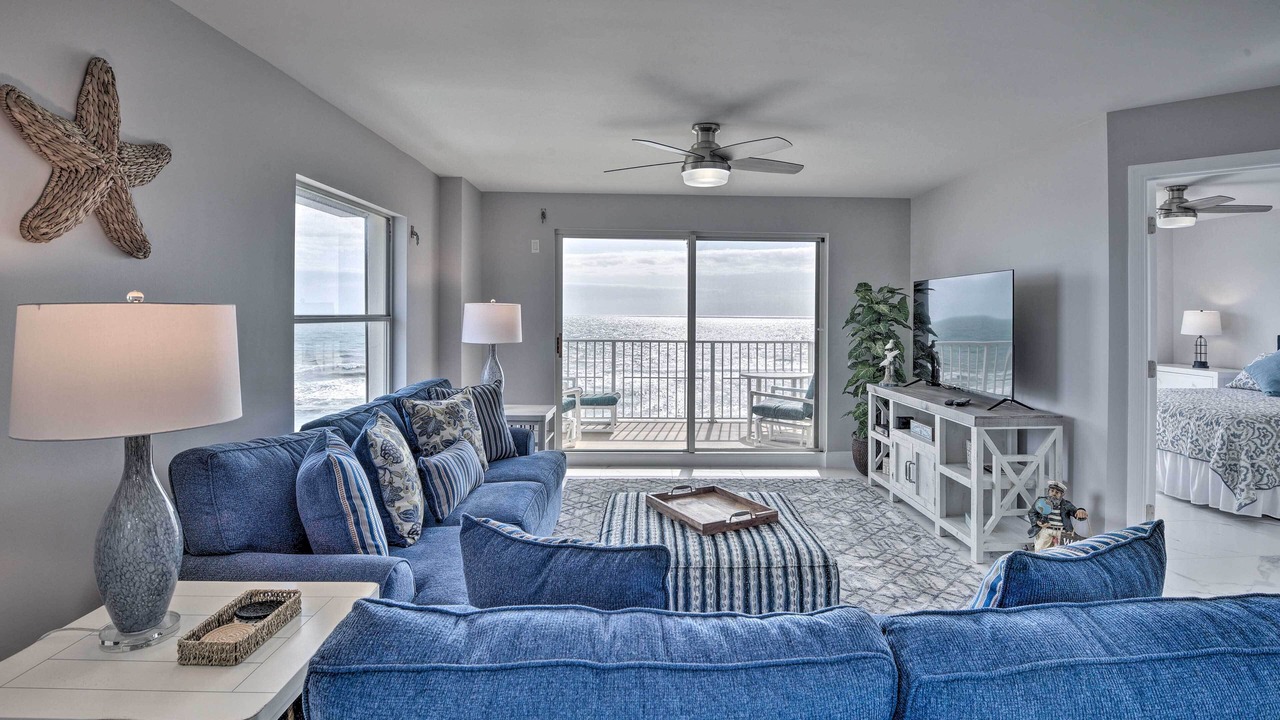 Photo of Livingroom in Seawinds Condo