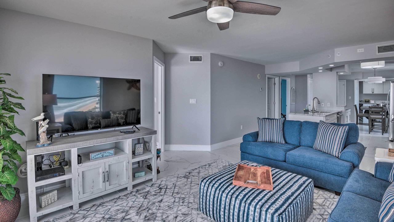 Photo of Livingroom in Seawinds Condo