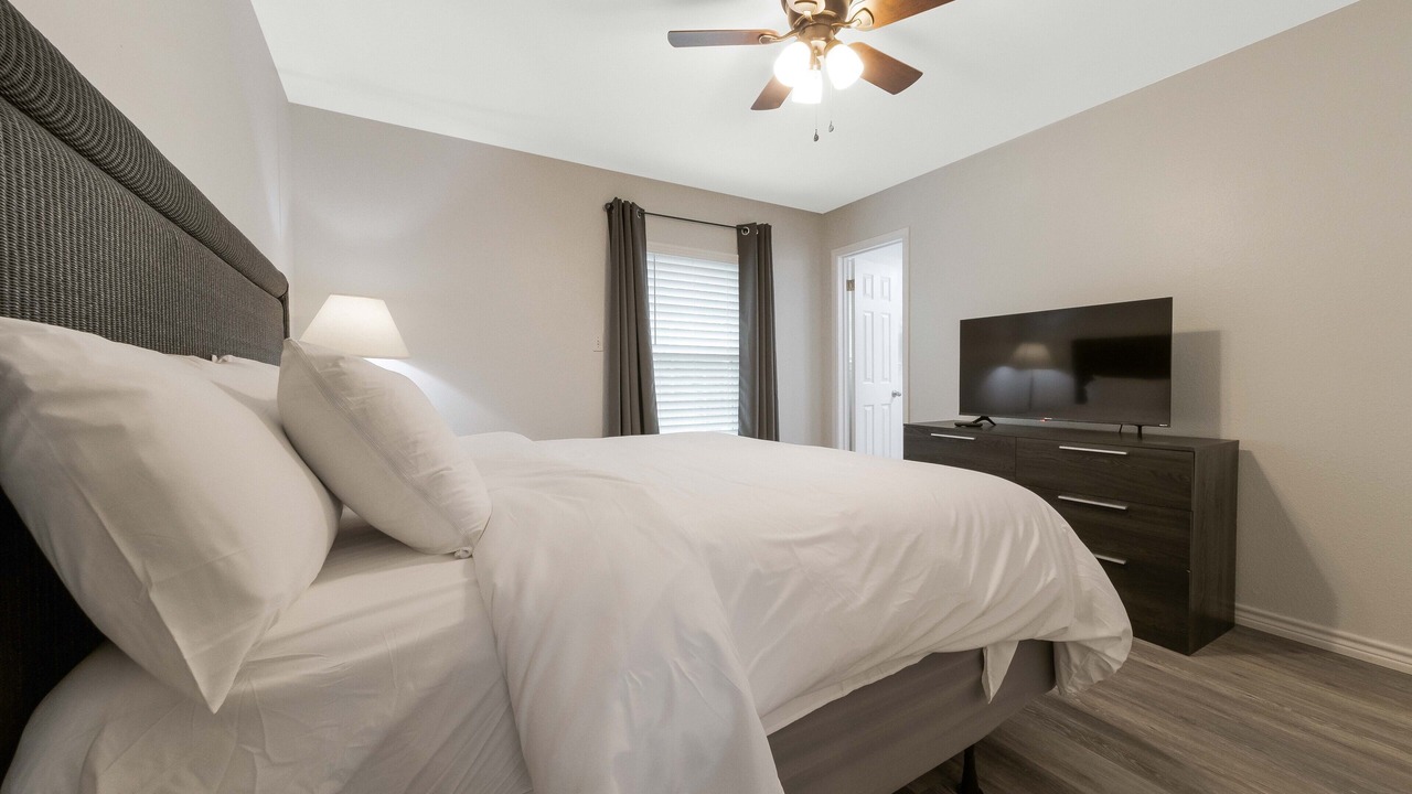 Photo of Bedroom in Sonesta West