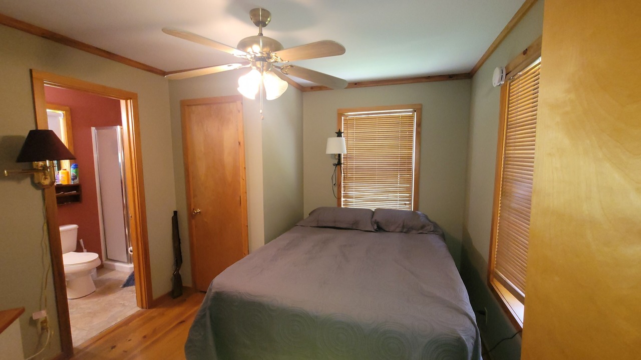 Photo of Bedroom in Acme