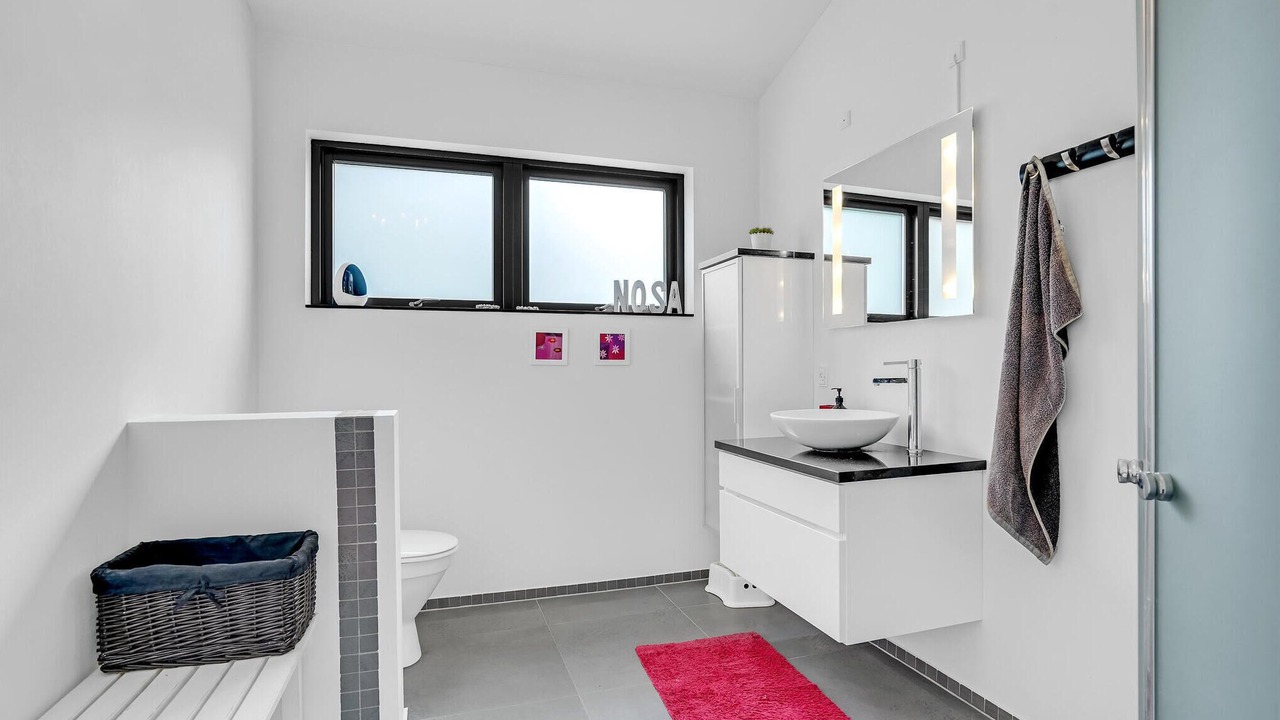 Photo of Bathroom in Hou