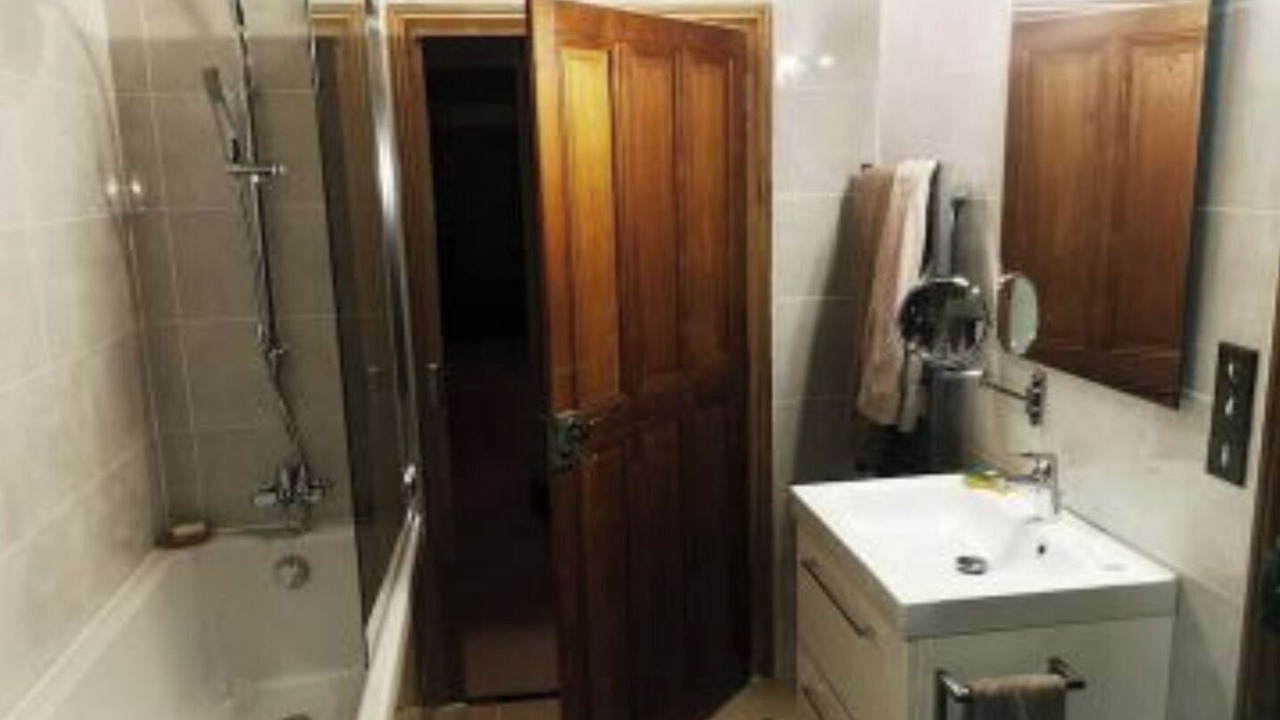 Photo of Bathroom in Isomes