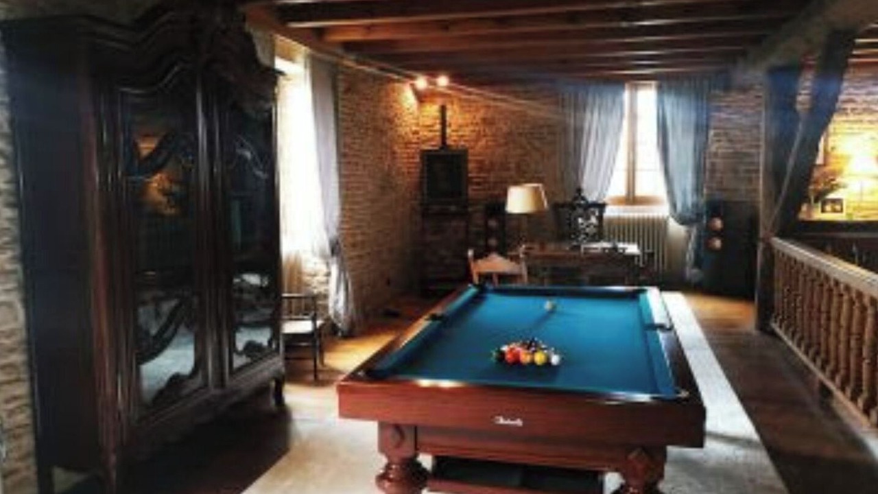 Photo of Bedroom in Isomes