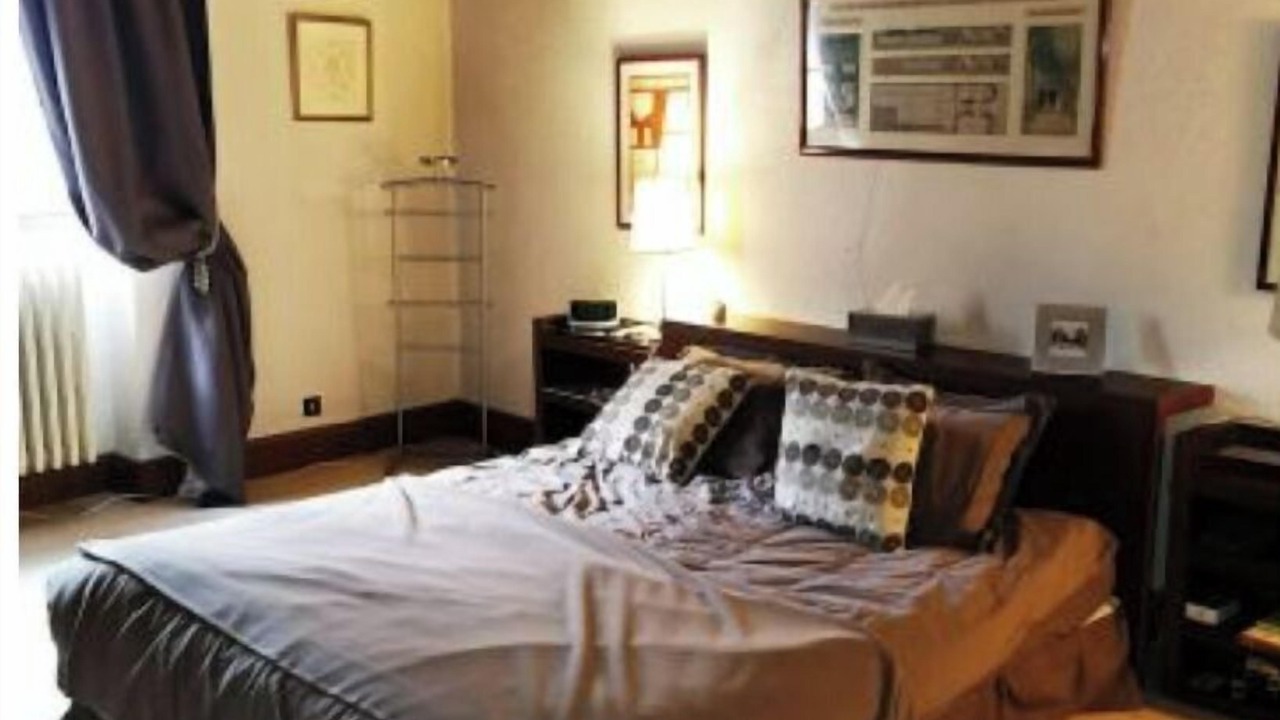 Photo of Bedroom in Isomes