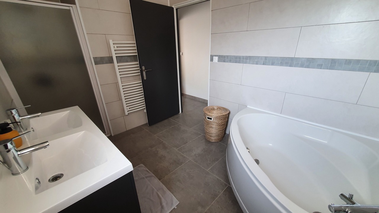 Photo of Bathroom in Saint-Michel-en-l'Herm