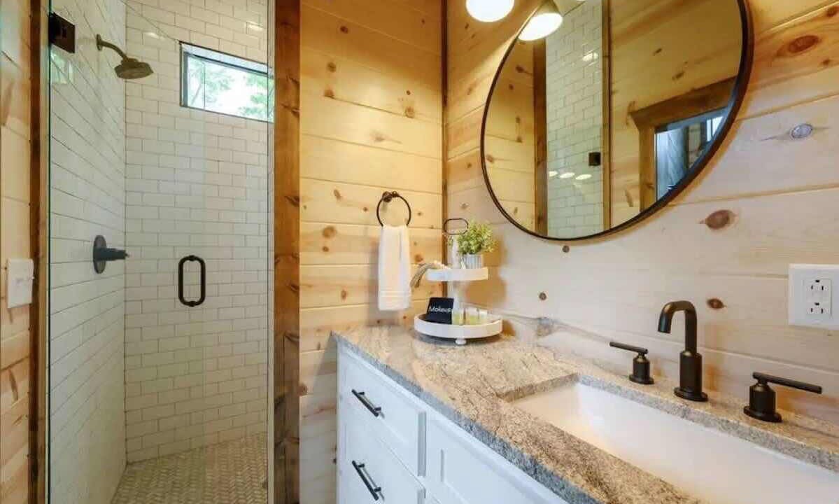 Photo of Bathroom in Golden