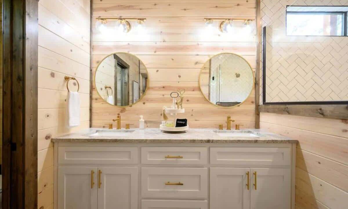 Photo of Bathroom in Golden