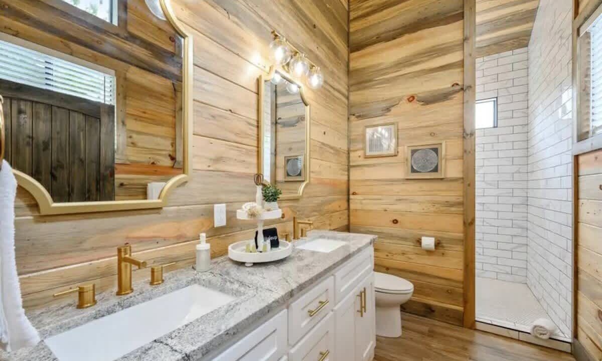 Photo of Bathroom in Golden