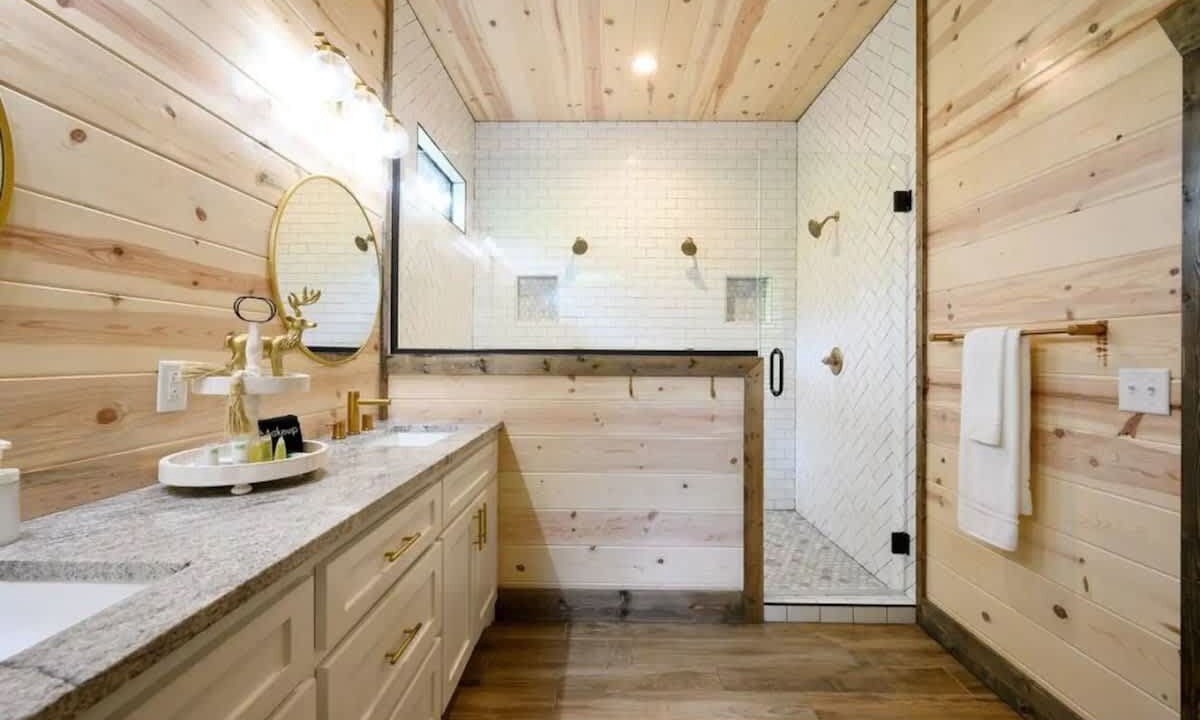 Photo of Bathroom in Golden
