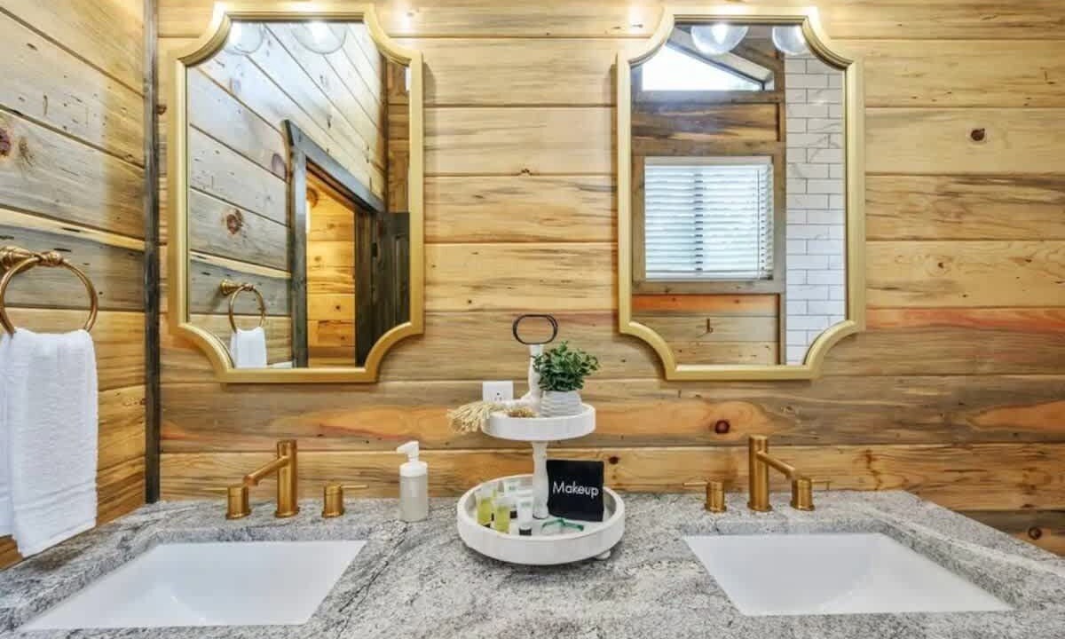 Photo of Bathroom in Golden