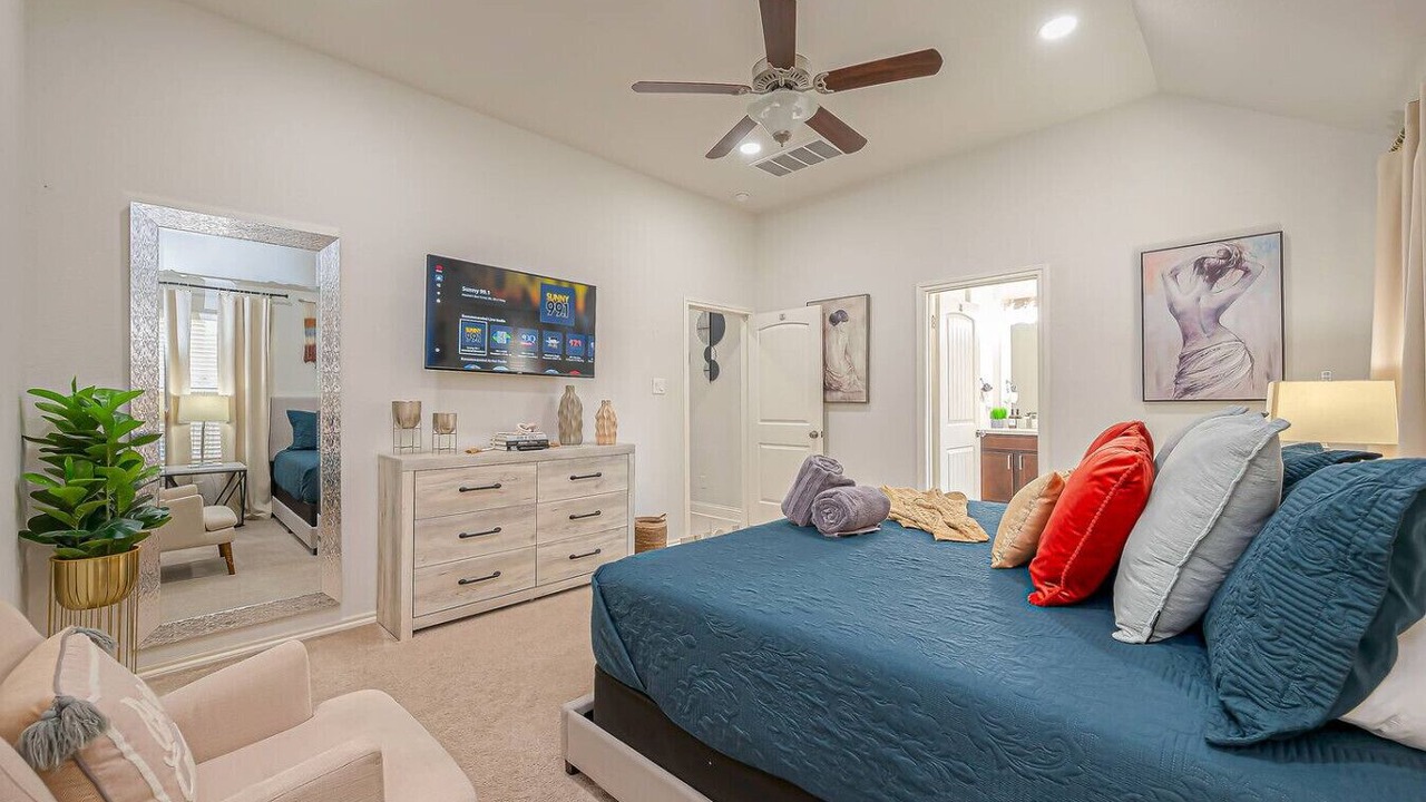 Photo of Bedroom in Humble