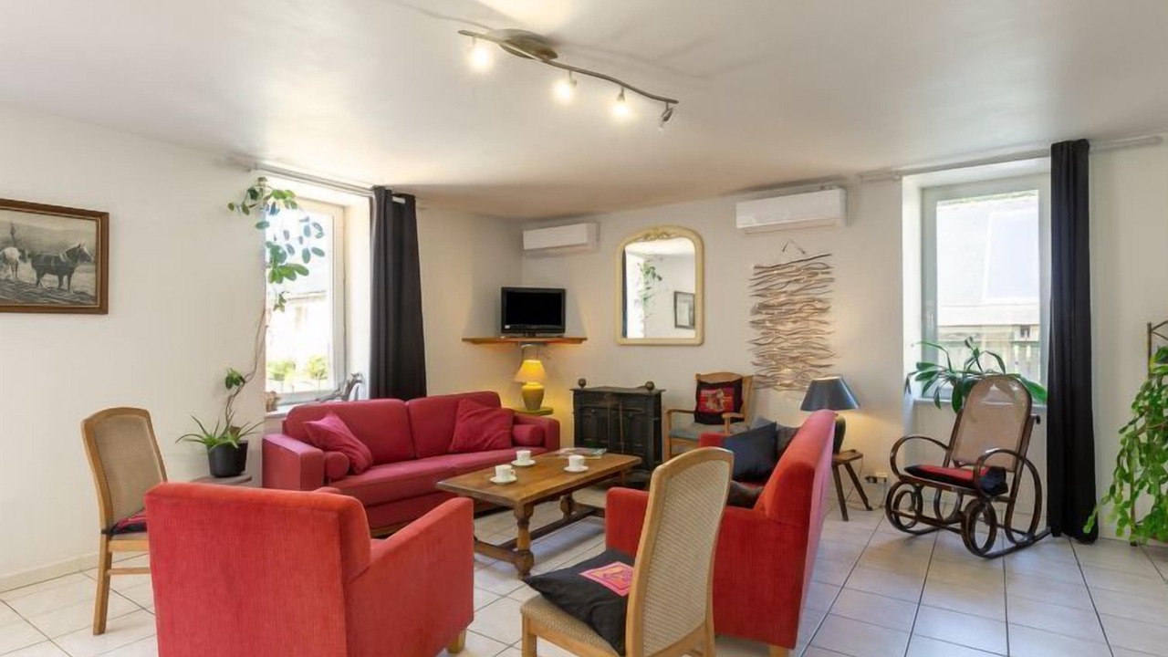 Photo of Livingroom in Coat-Meal