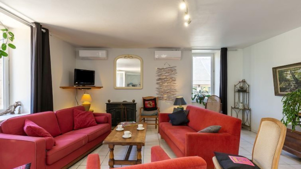 Photo of Livingroom in Coat-Meal