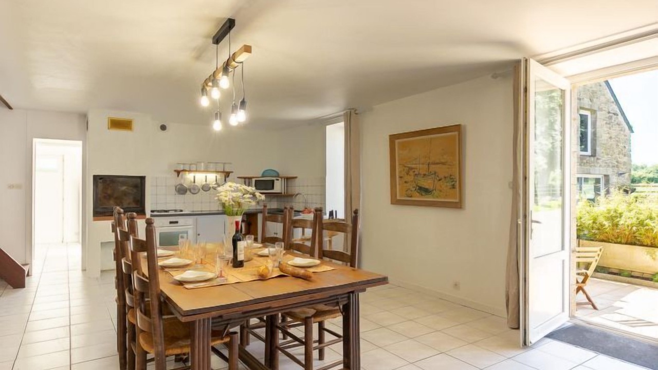 Photo of Bedroom in Coat-Meal