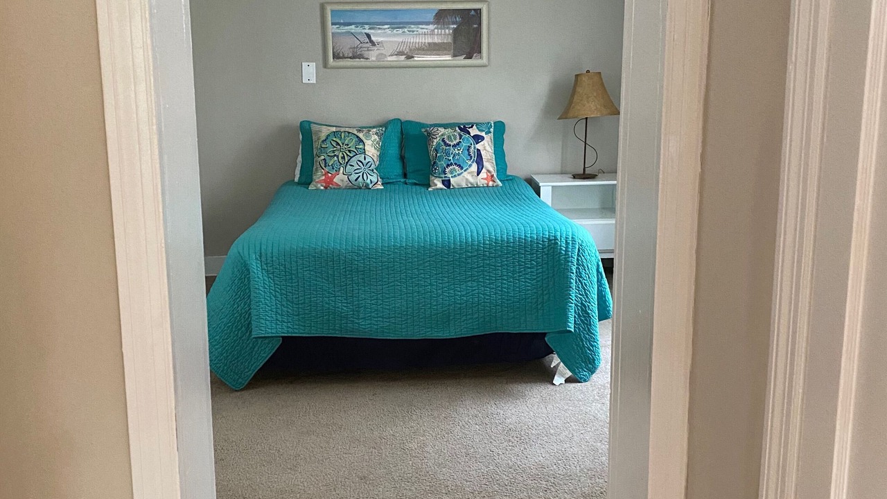 Photo of Bedroom in Willoughby Spit