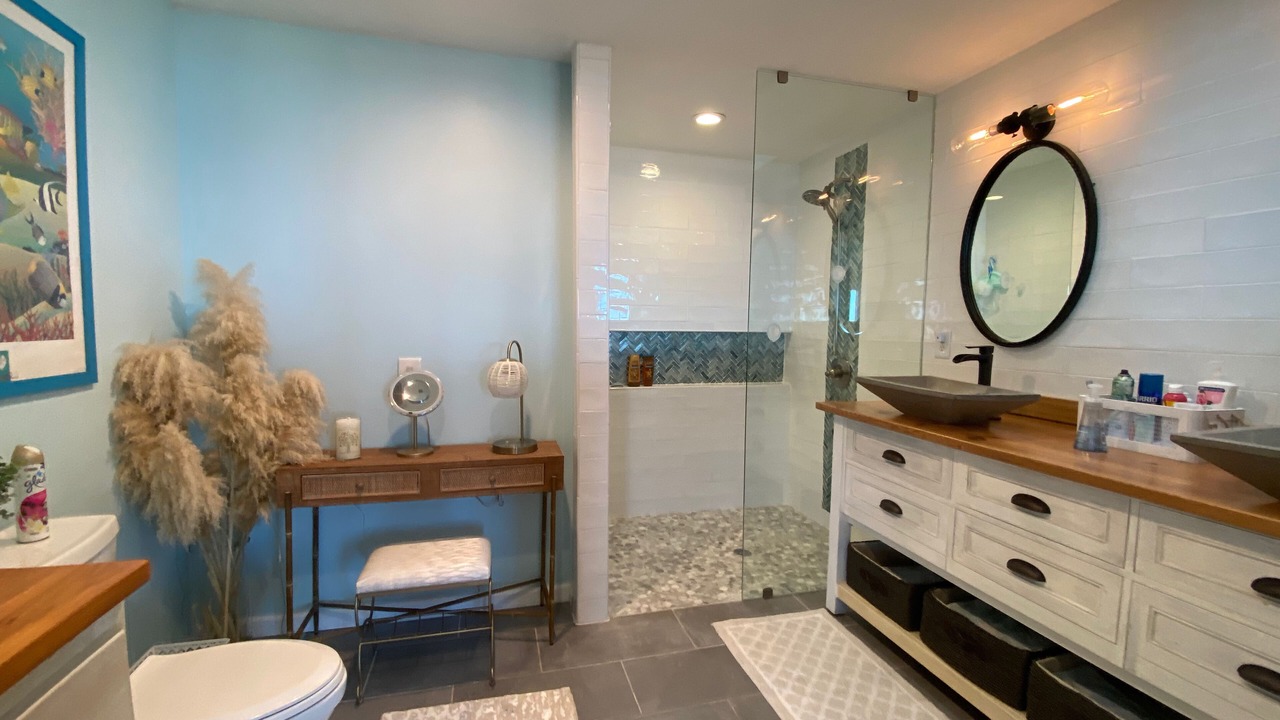 Photo of Bathroom in Willoughby Spit