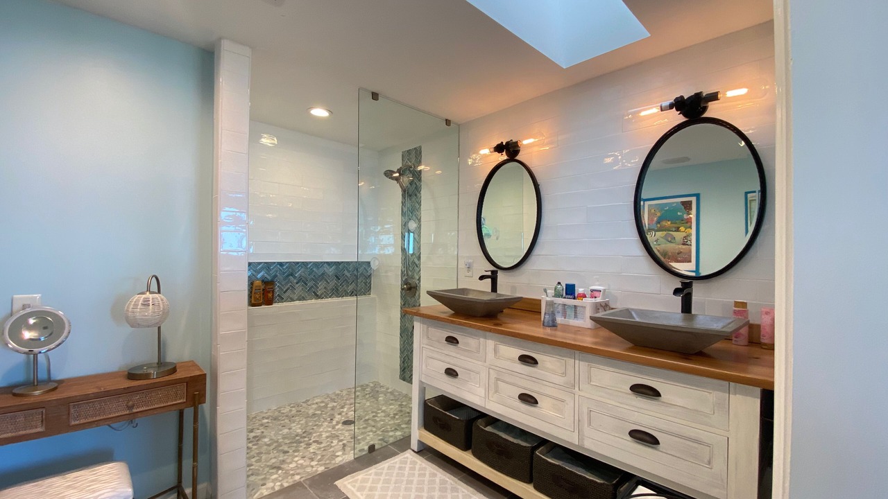 Photo of Bathroom in Willoughby Spit
