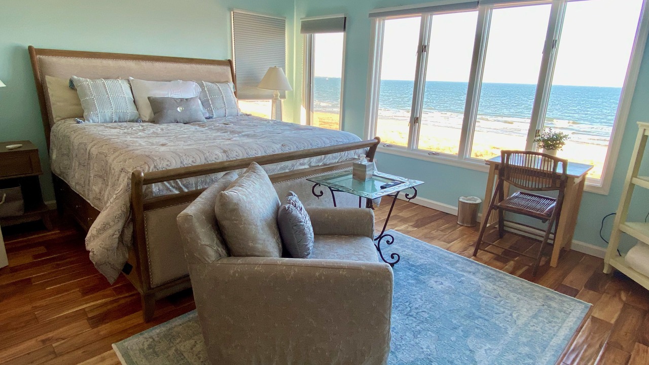 Photo of Bedroom in Willoughby Spit