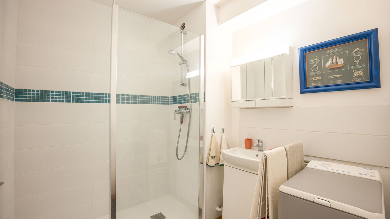 Photo of Bathroom in Courseulles-sur-Mer
