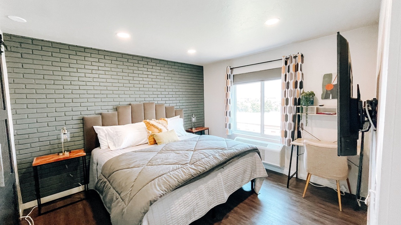 Photo of Bedroom in Midtown