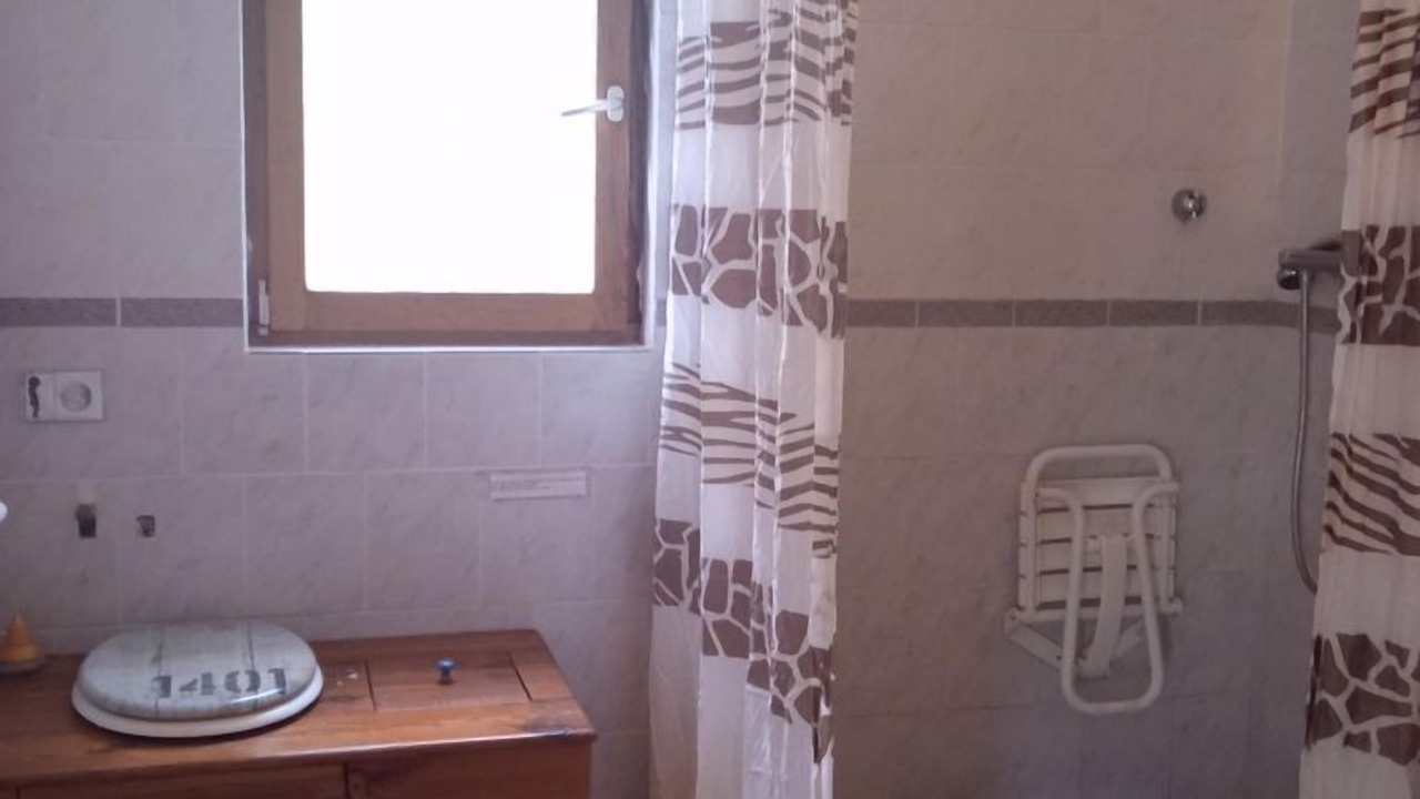 Photo of Bathroom in Gennes-Val-de-Loire