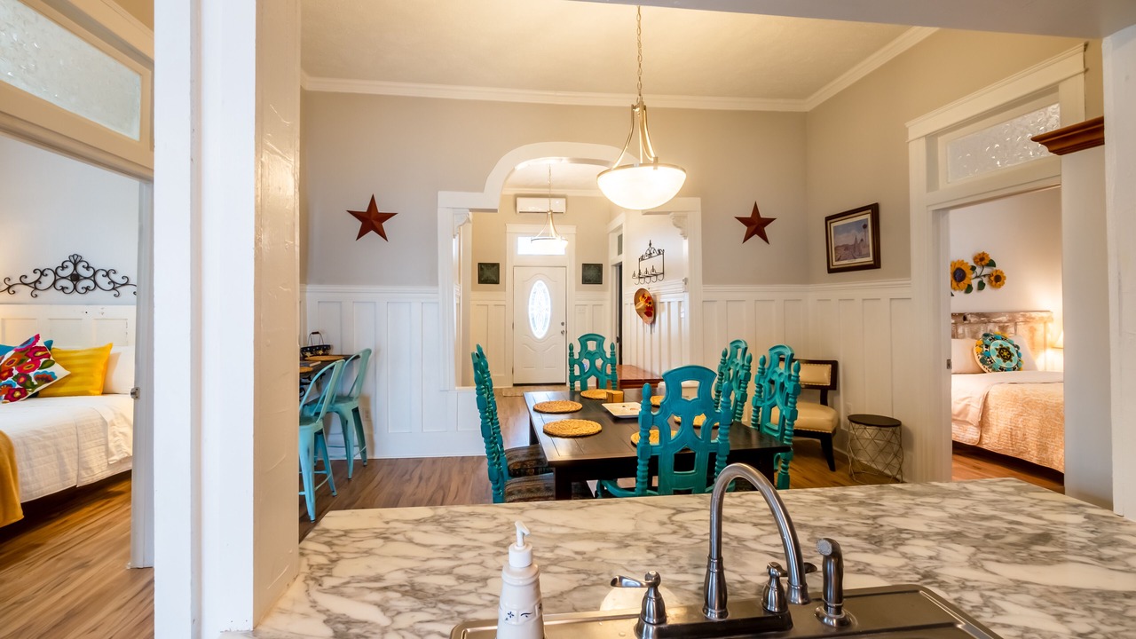 Photo of Bedroom in Historic Garderns