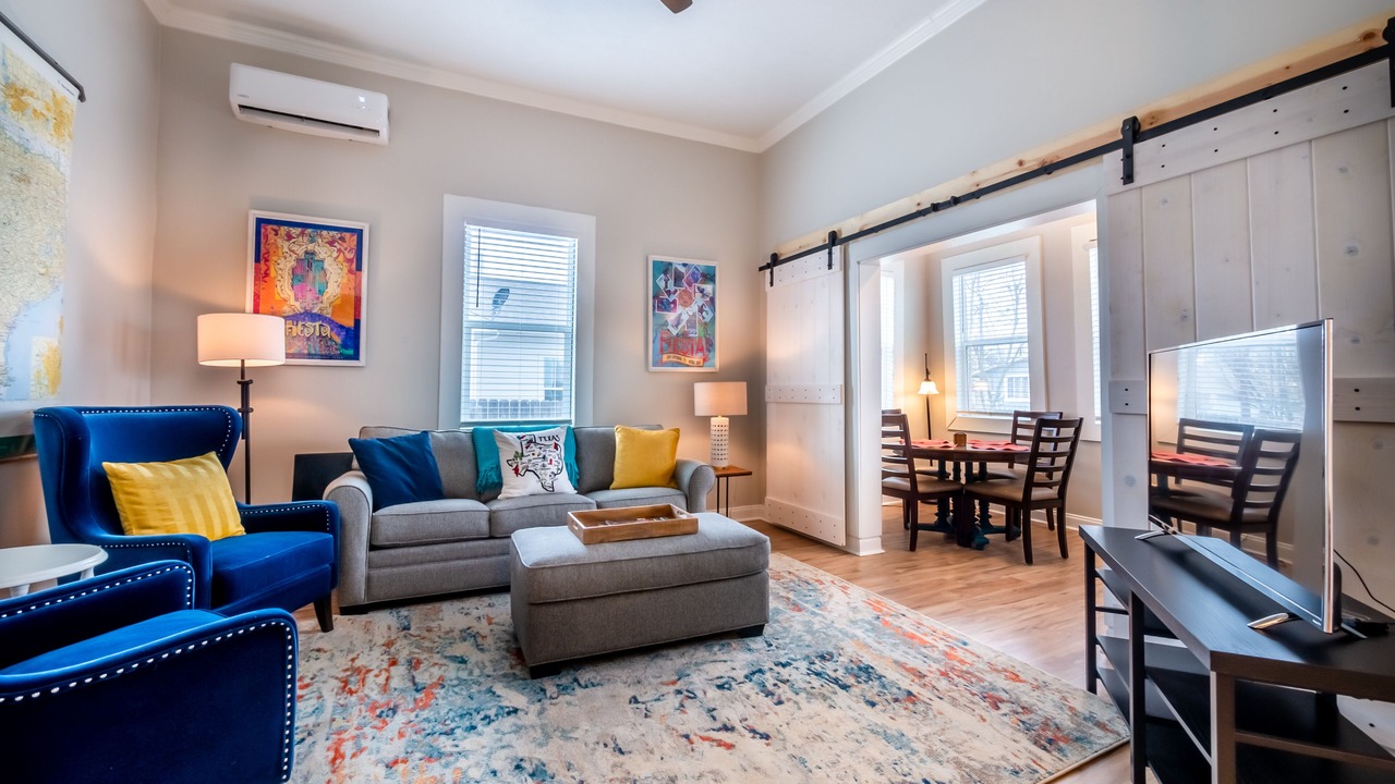 Photo of Livingroom in Historic Garderns